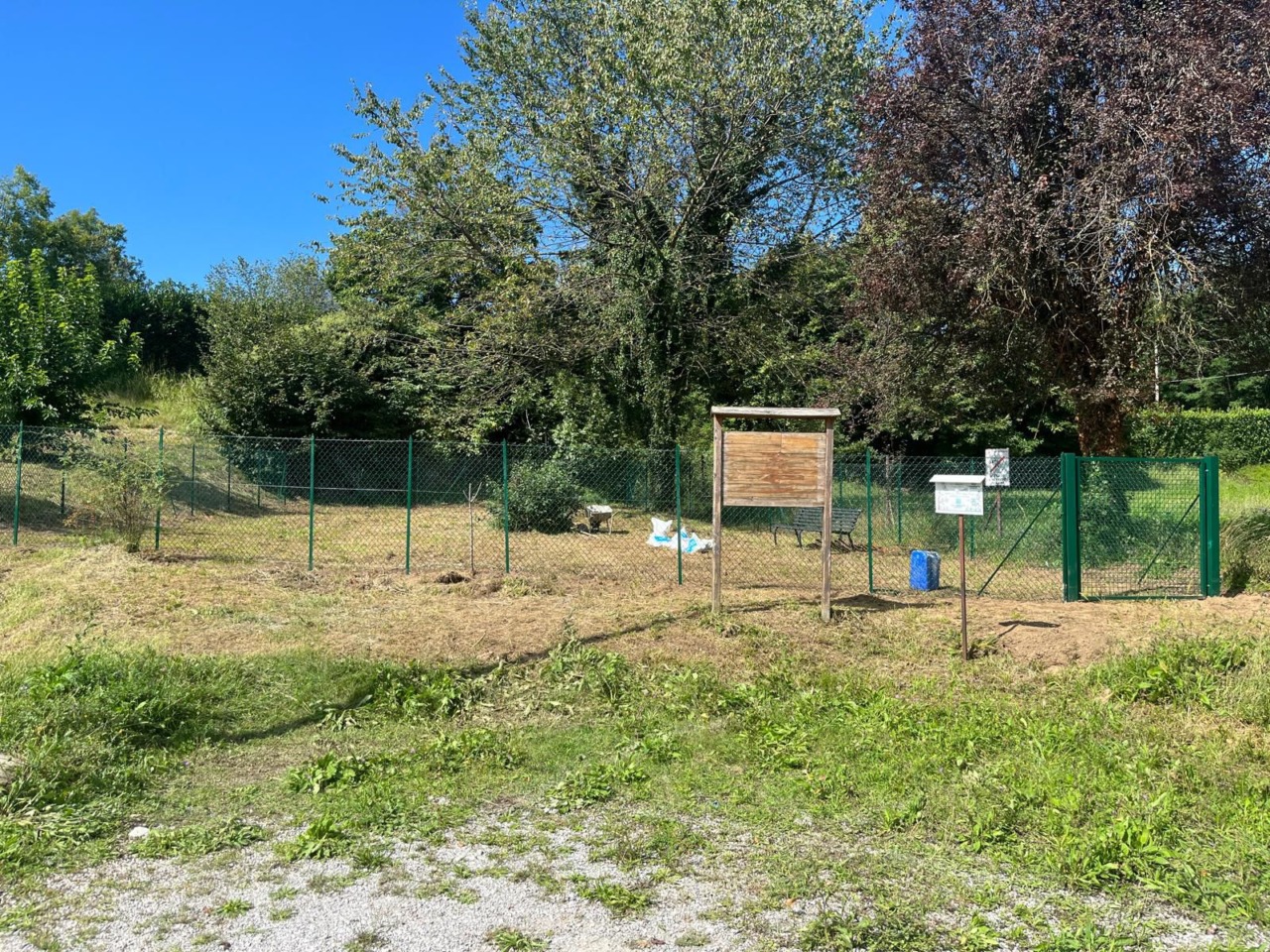 Presto una nuova area cani: lavori di allestimento in corso