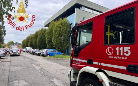 Sospetta fuga di sostanze tossiche, evacuata un’azienda a Como