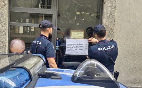 Locale frequentato da consumatori di sostanze stupefacenti, licenza sospesa