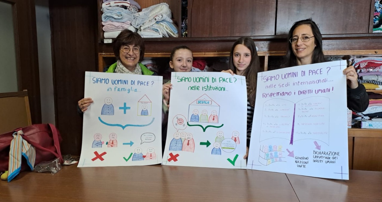 Ailanto abbraccia Giulia e Chiara