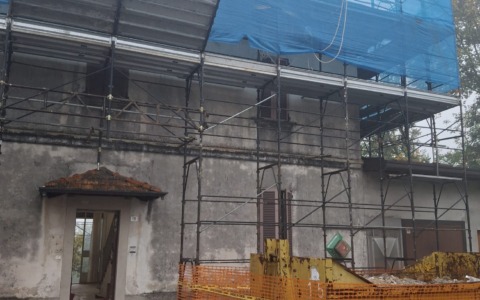 Housing sociale nell’ex casa parrocchiale, al via i lavori per ristrutturare l’immobile