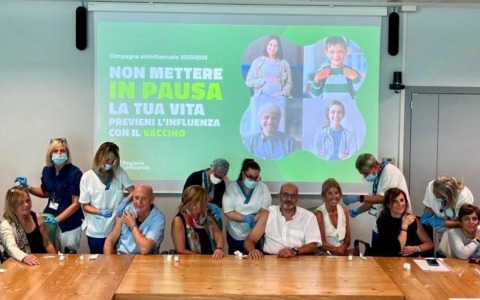 Collegio di direzione in riunione vaccinato contro l’influenza