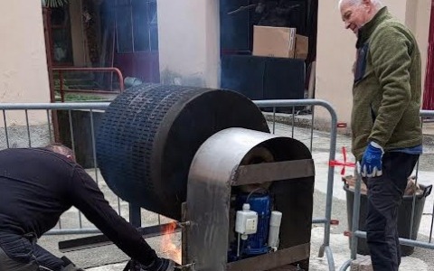 Castagnate a scuola con i soci del Cai e gli alpini di Cantù