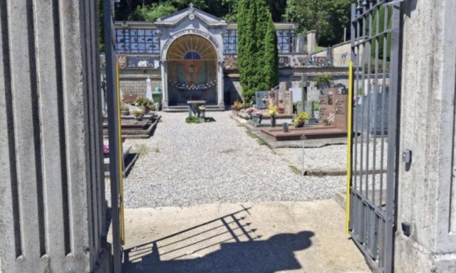 Cimitero rimesso a nuovo, pioggia di opere
