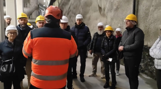Alla scoperta della “caverna” dove l’acqua del Lago di Como diventa potabile, la giornata di “Acinque” è un successo