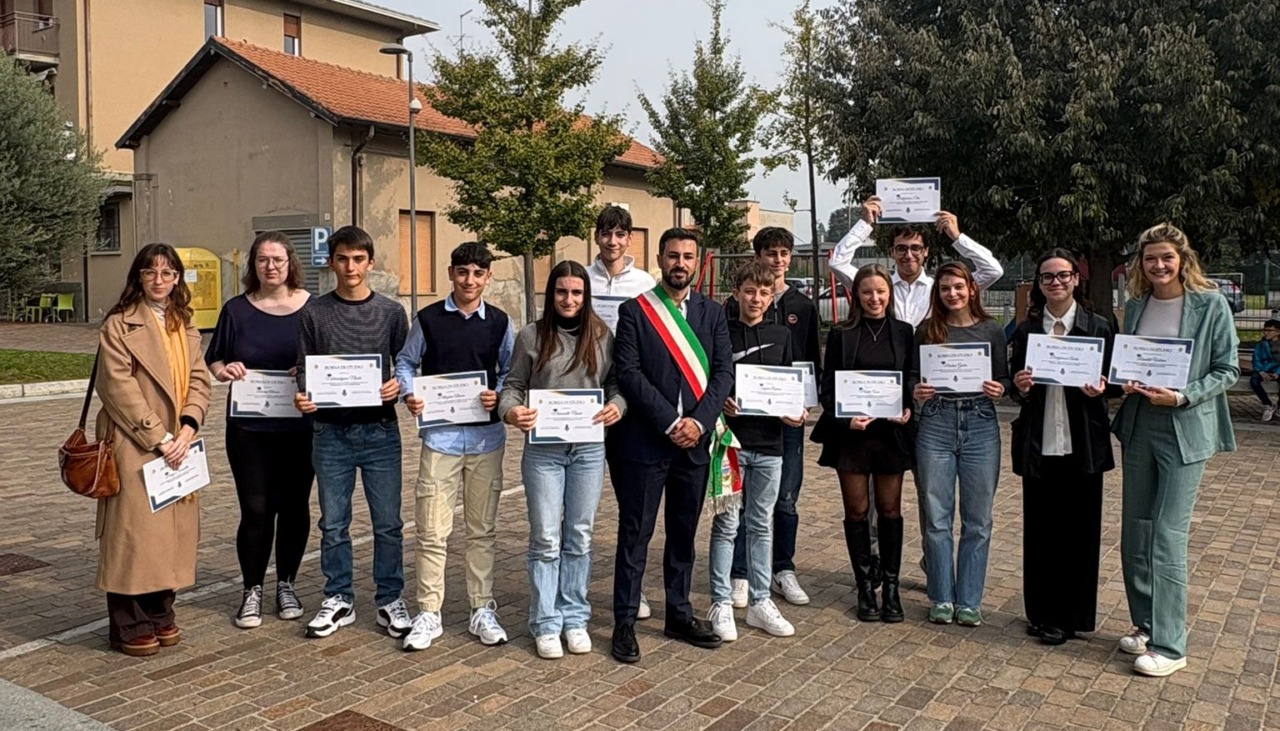 Borse di studio, premio ai giovani meritevoli
