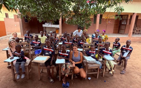 Il Bulgaro “insegna” la parola solidarietà: palloni e divise donati  ai bimbi del Benin