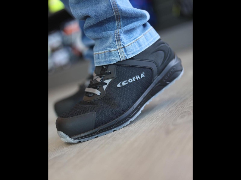 Protezione invisibile: il ruolo delle tecnologie integrate nelle scarpe antinfortunistiche moderne