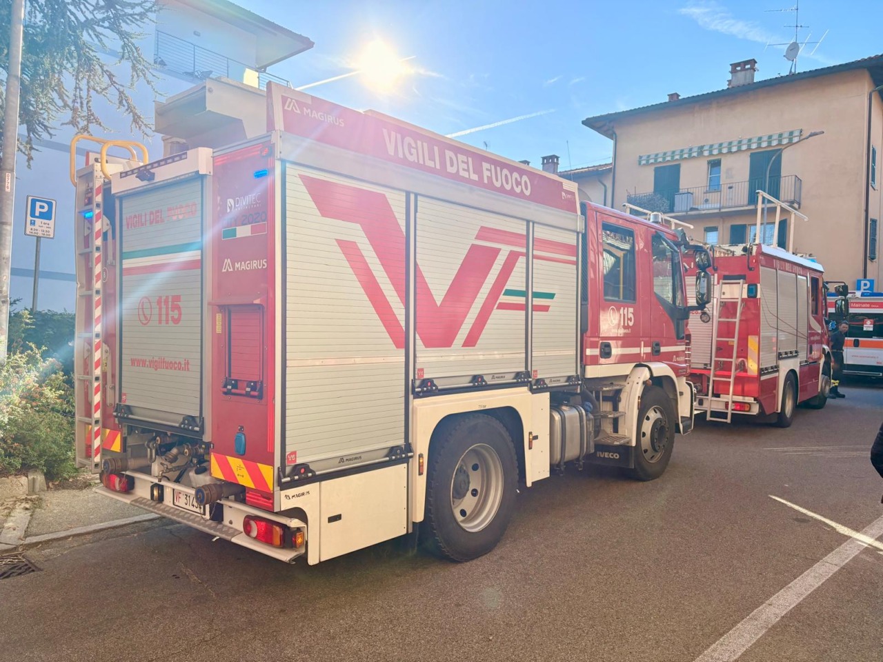 Non riesce ad aprire la porta di casa, Vigili del fuoco a Olgiate Comasco