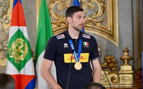Il campione del mondo Simone Anzani al Quirinale davanti al presidente Mattarella
