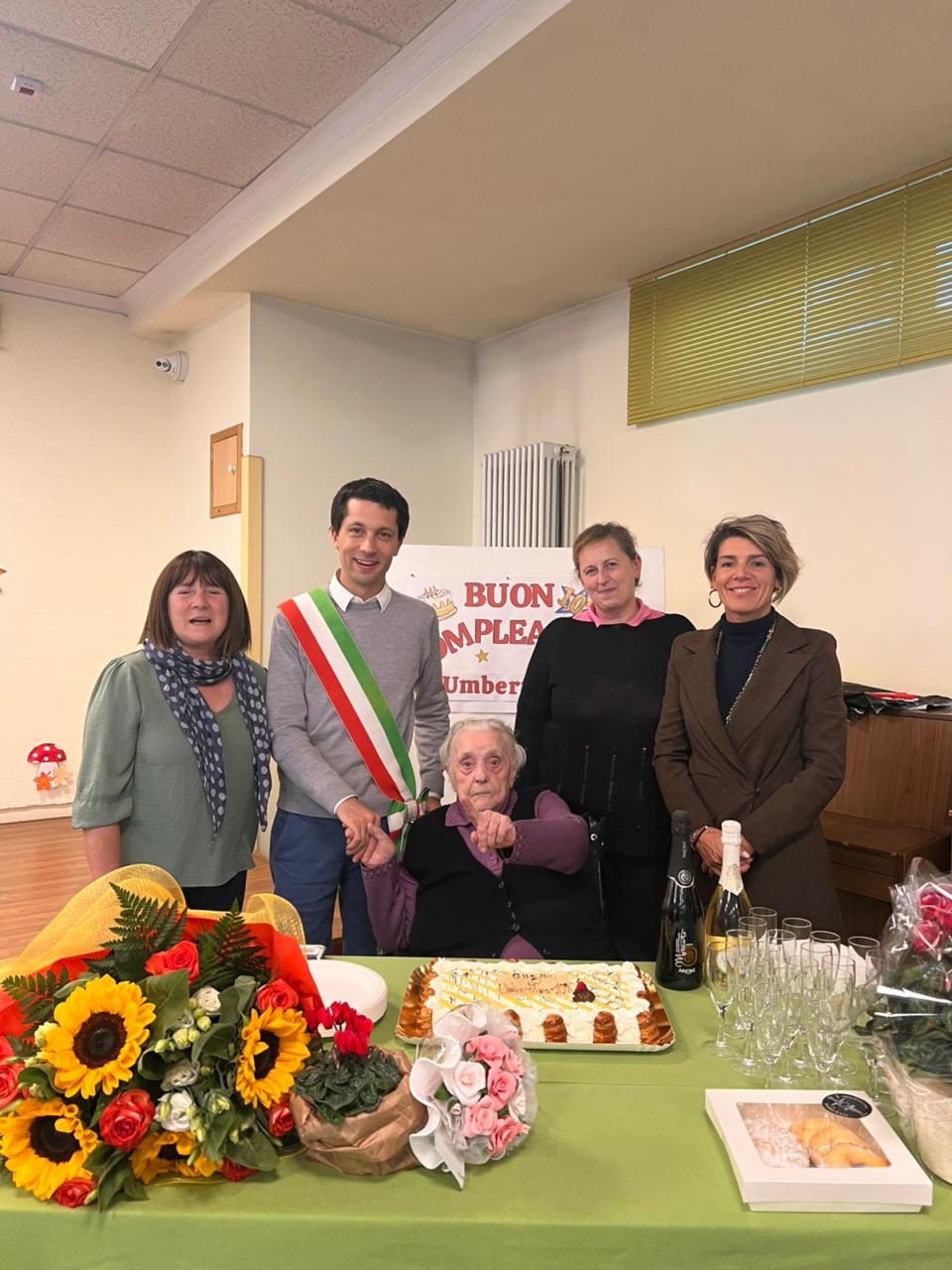 Rsa in festa: Umbertina compie 102 anni