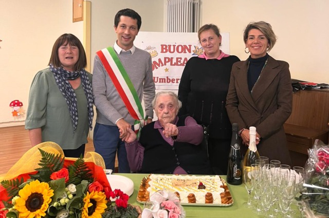 Rsa in festa: Umbertina compie 102 anni