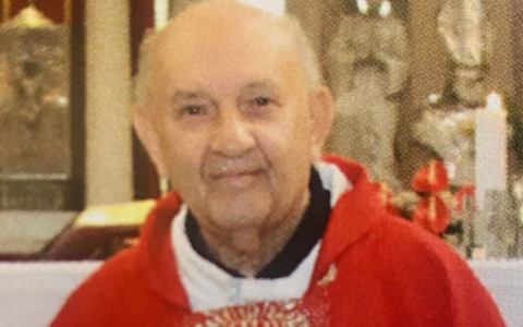 Lutto a Oltrona di San Mamette, addio allo storico parroco don Luigi Discacciati