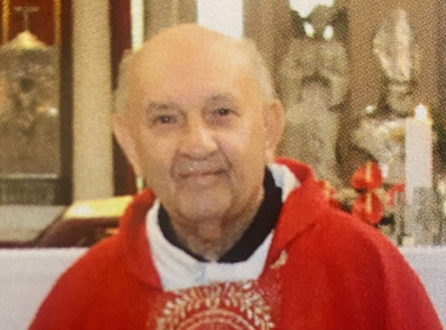 Lutto a Oltrona di San Mamette, addio allo storico parroco don Luigi Discacciati