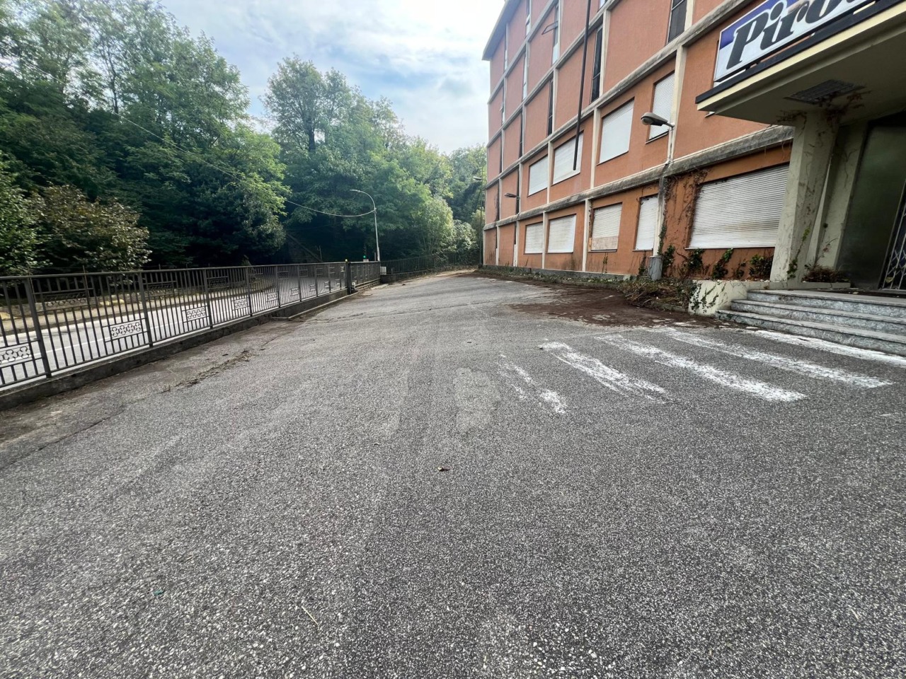 Ex Arredamenti Pirovano: ripulita e messa in sicurezza l’area esterna