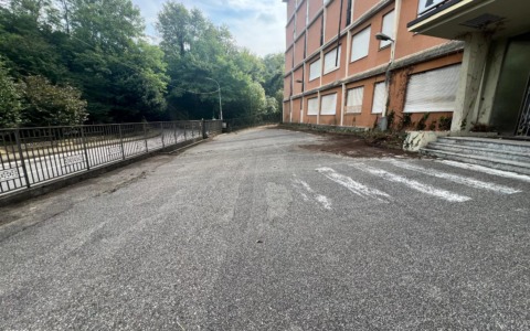 Ex Arredamenti Pirovano: ripulita e messa in sicurezza l’area esterna