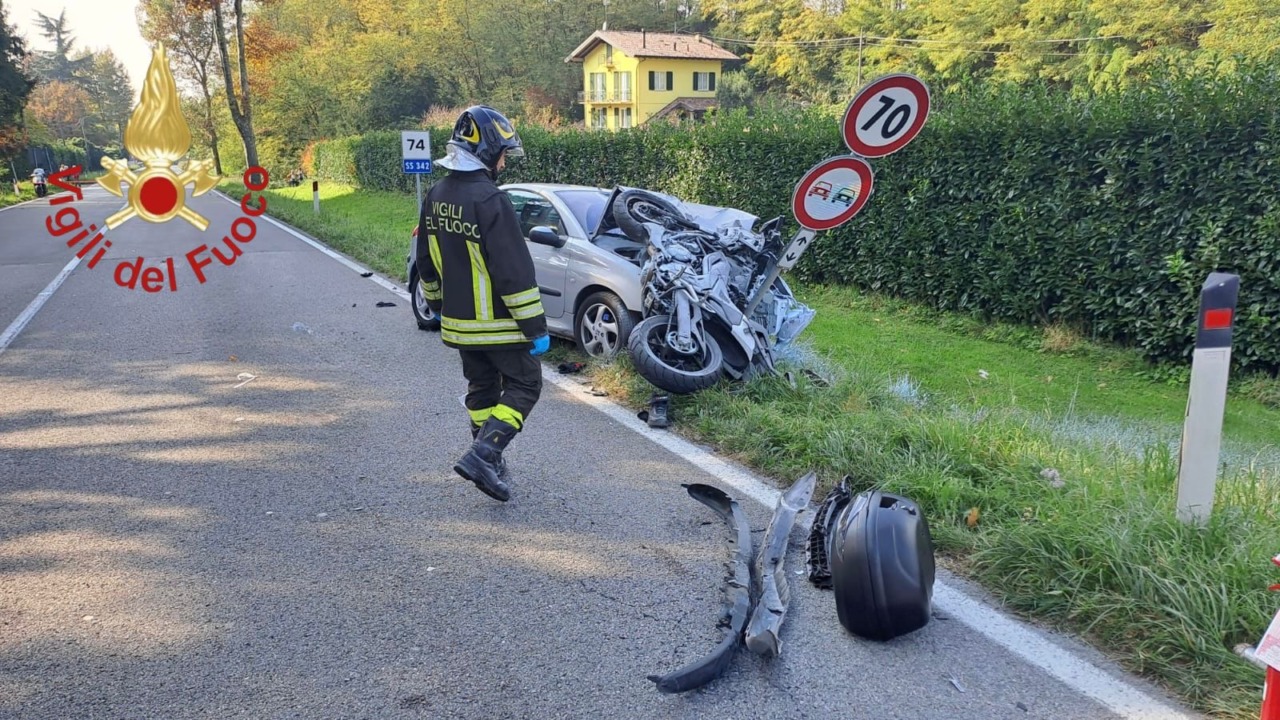 Un ferito gravissimo nell’incidente tra un’automobile e una moto