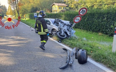 Un ferito gravissimo nell’incidente tra un’automobile e una moto