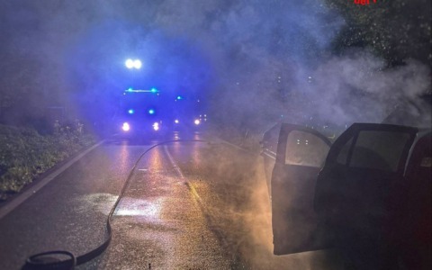Cesana Brianza, incendio auto: conducente miracolato