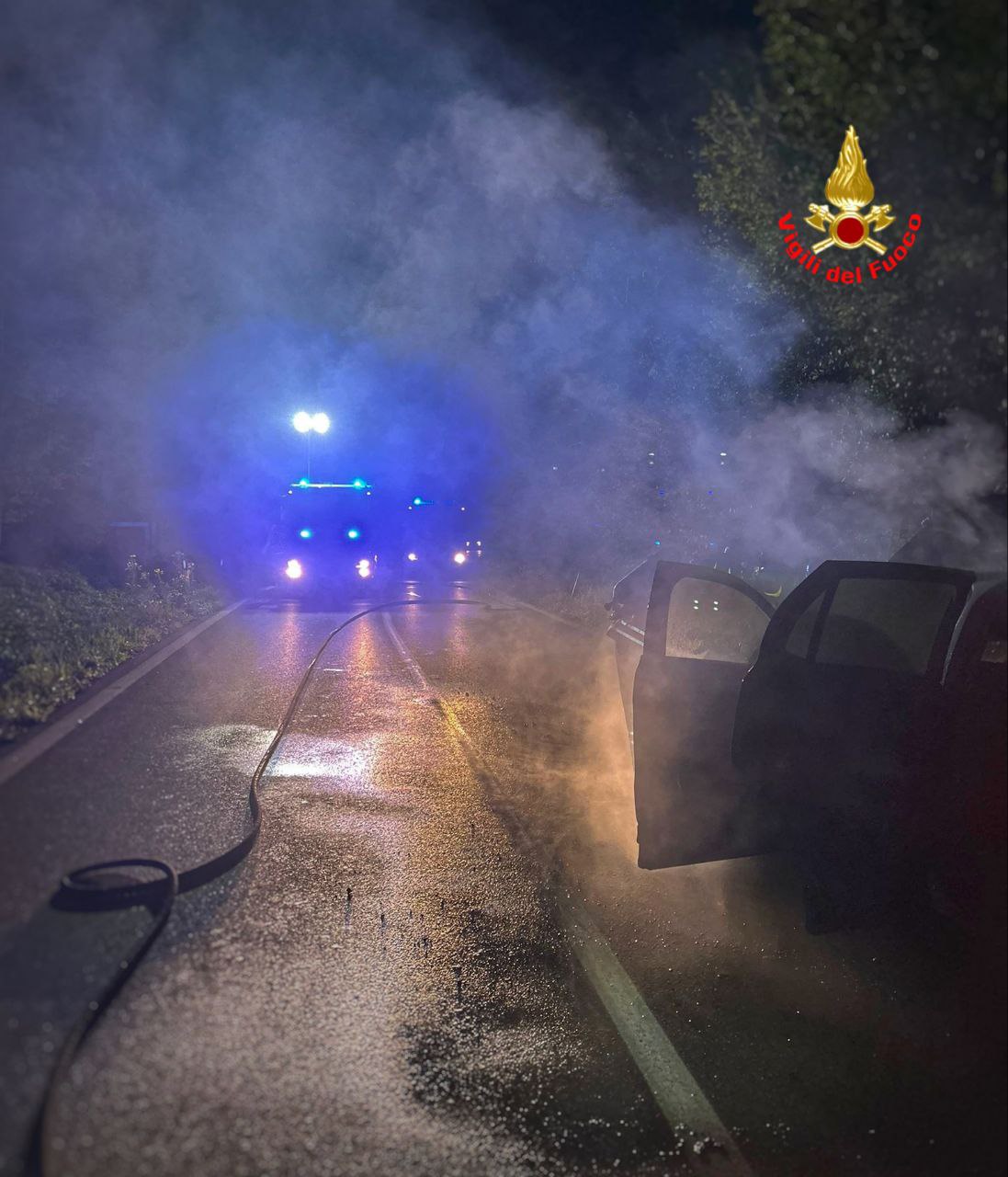 Cesana Brianza, incendio auto: conducente miracolato
