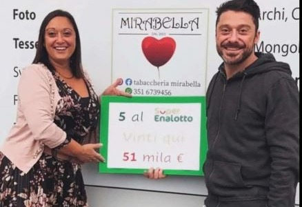 La dea bendata bacia un fortunato giocatore: vinti 51mila euro al Superenalotto