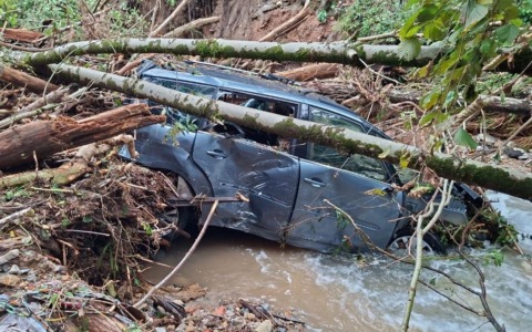 Il maltempo ha danneggiato l’auto della Fondazione Rosa dei venti: via alla raccolta fondi