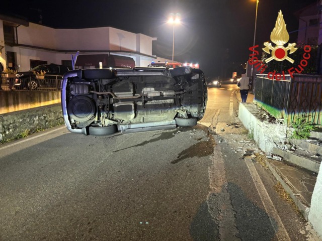 Auto ribaltata: soccorso un 39enne