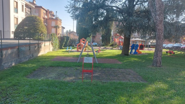 Rimossa l’altalena in ricordo del dottor Flavio Mauri: non è più a norma