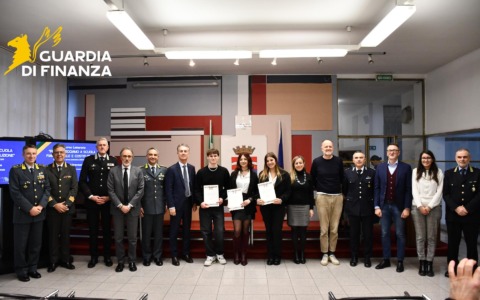 “Premio LeggiAmo a Scuola”: premiati i tre studenti vincitori