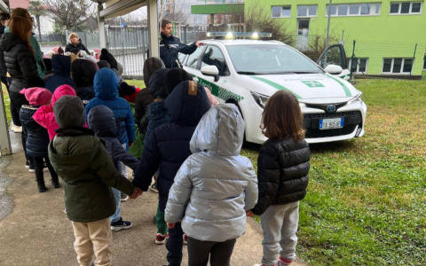 Polizia locale alla materna: così si impara a diventare cittadini consapevoli