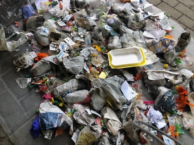 Ispettori dei rifiuti e distribuzione automatica dei sacchi per la raccolta differenziata