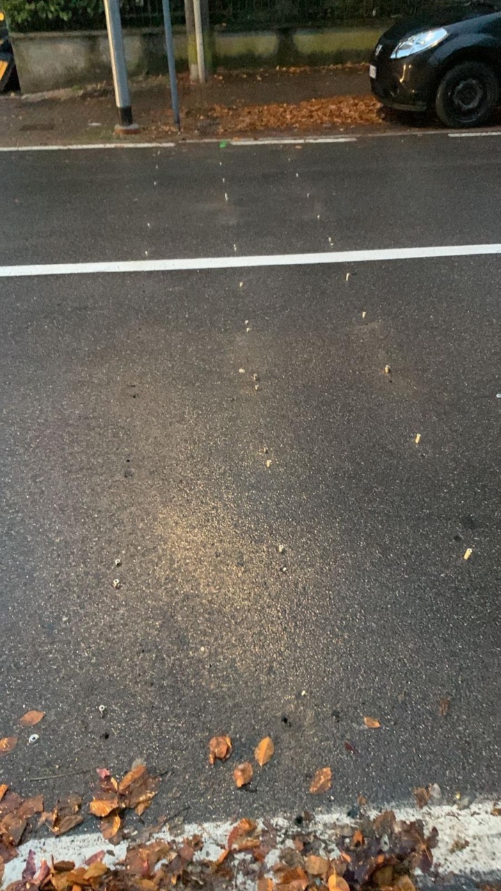 A Lurate Caccivio arriva “Dossoman”, rimosso nella notte un dissuasore di velocità