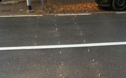 A Lurate Caccivio arriva “Dossoman”, rimosso nella notte un dissuasore di velocità