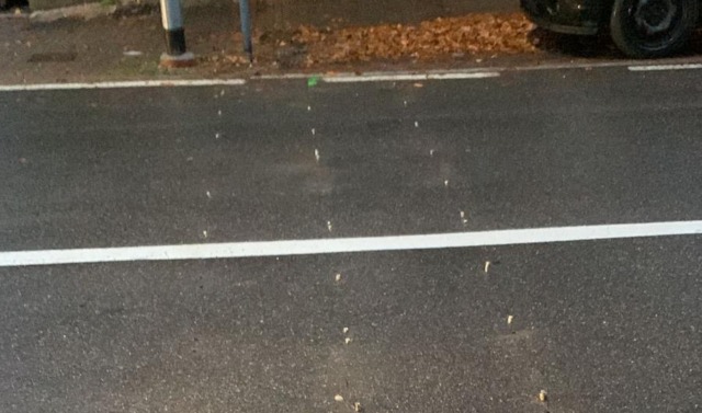 A Lurate Caccivio arriva “Dossoman”, rimosso nella notte un dissuasore di velocità