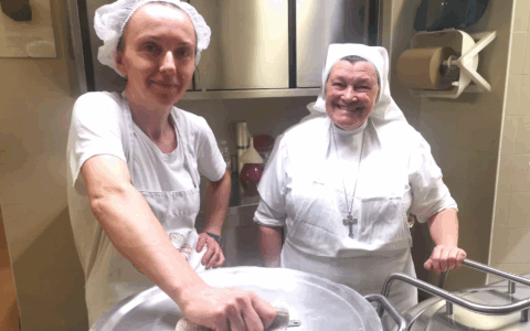 “The Christmas show” sostiene la mensa di solidarietà di Casa Nazareth