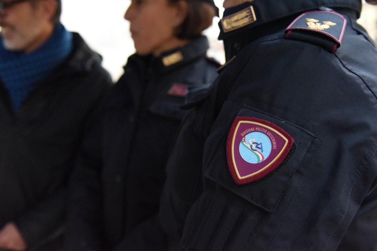 La Polizia di Stato sostiene la campagna “…questo non è amore” nella Giornata contro la violenza sulle donne