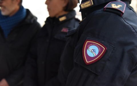 La Polizia di Stato sostiene la campagna “…questo non è amore” nella Giornata contro la violenza sulle donne