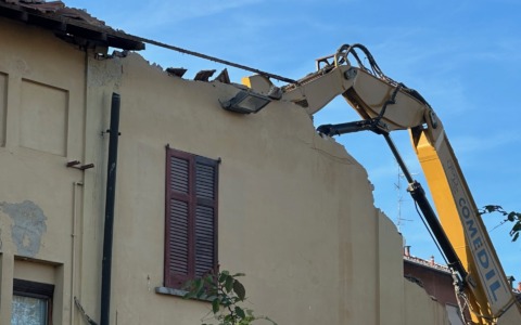 Iniziata la demolizione del vecchio oratorio