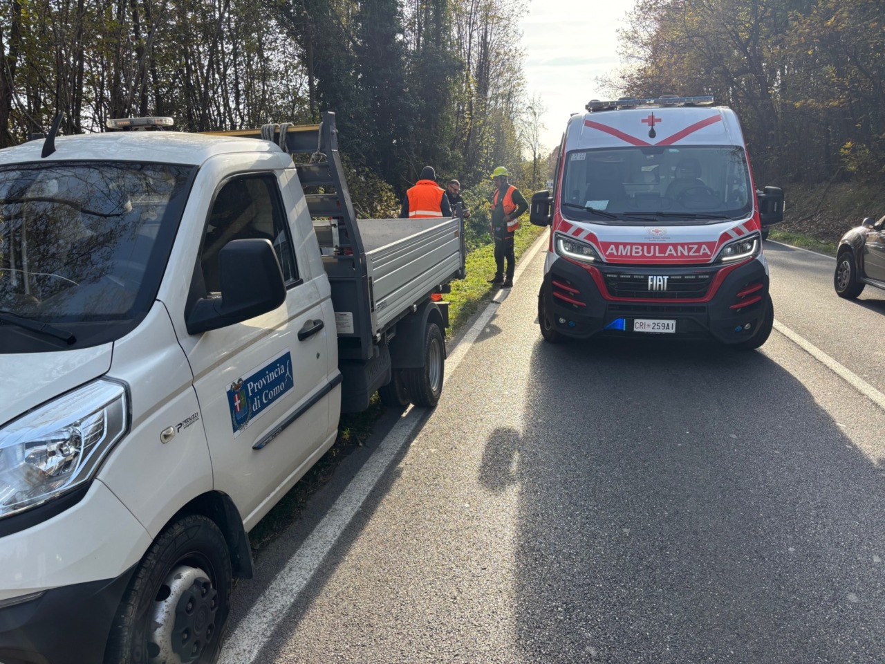 Ferma le auto per i lavori in corso, operaio aggredito da automobilista