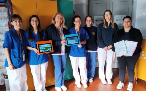 “Diversamente Genitori” dona tre tablet alla Neuropsichiatria per facilitare la comunicazione in caso di autismo e Caa