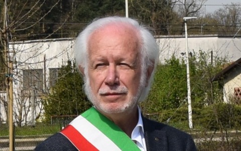 Gli alunni fanno lezione senza elettricità