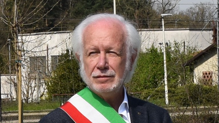 Gli alunni fanno lezione senza elettricità