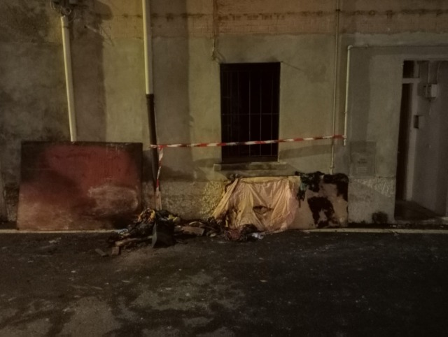 Incendio in un appartamento: gravissimo un uomo