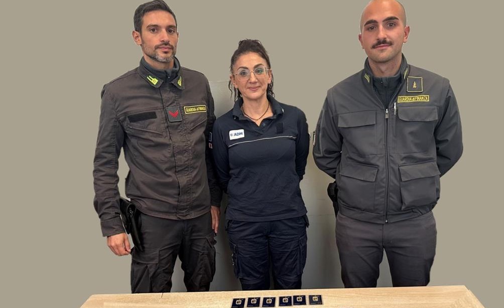 Al valico di Brogeda con più di centomila euro in lingotti d’oro