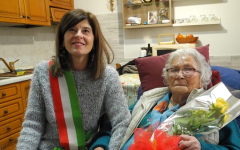 Grazia Tripiedi arriva a 100 anni: “Fa i biscotti e cucina ancora”