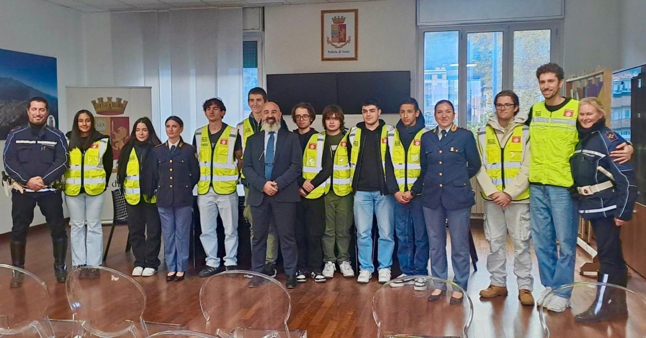 Cittadini attivi e formati alla legalità: ragazzi a “lezione” con la Polizia di Stato