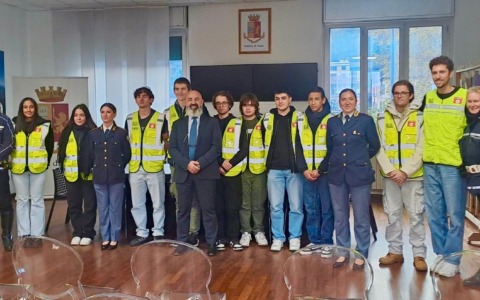 Cittadini attivi e formati alla legalità: ragazzi a “lezione” con la Polizia di Stato
