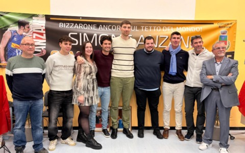 Simone Anzani è tornato a casa: grande festa a Bizzarone