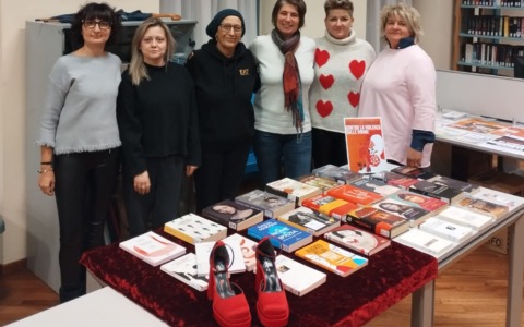 Nasce un “Angolo Rosso” in biblioteca per sensibilizzare sulla violenza di genere