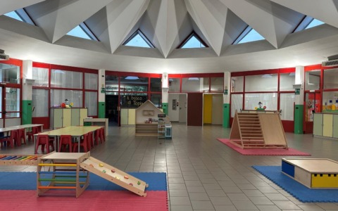 Un nuovo salone per la scuola materna:  il dono di una mamma ai piccoli alunni